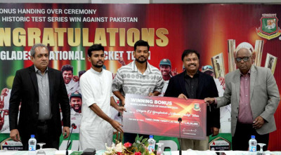 বোনাসের ৩ কোটি ২০ লাখ টাকা পেলেন খেলোয়াড়রা